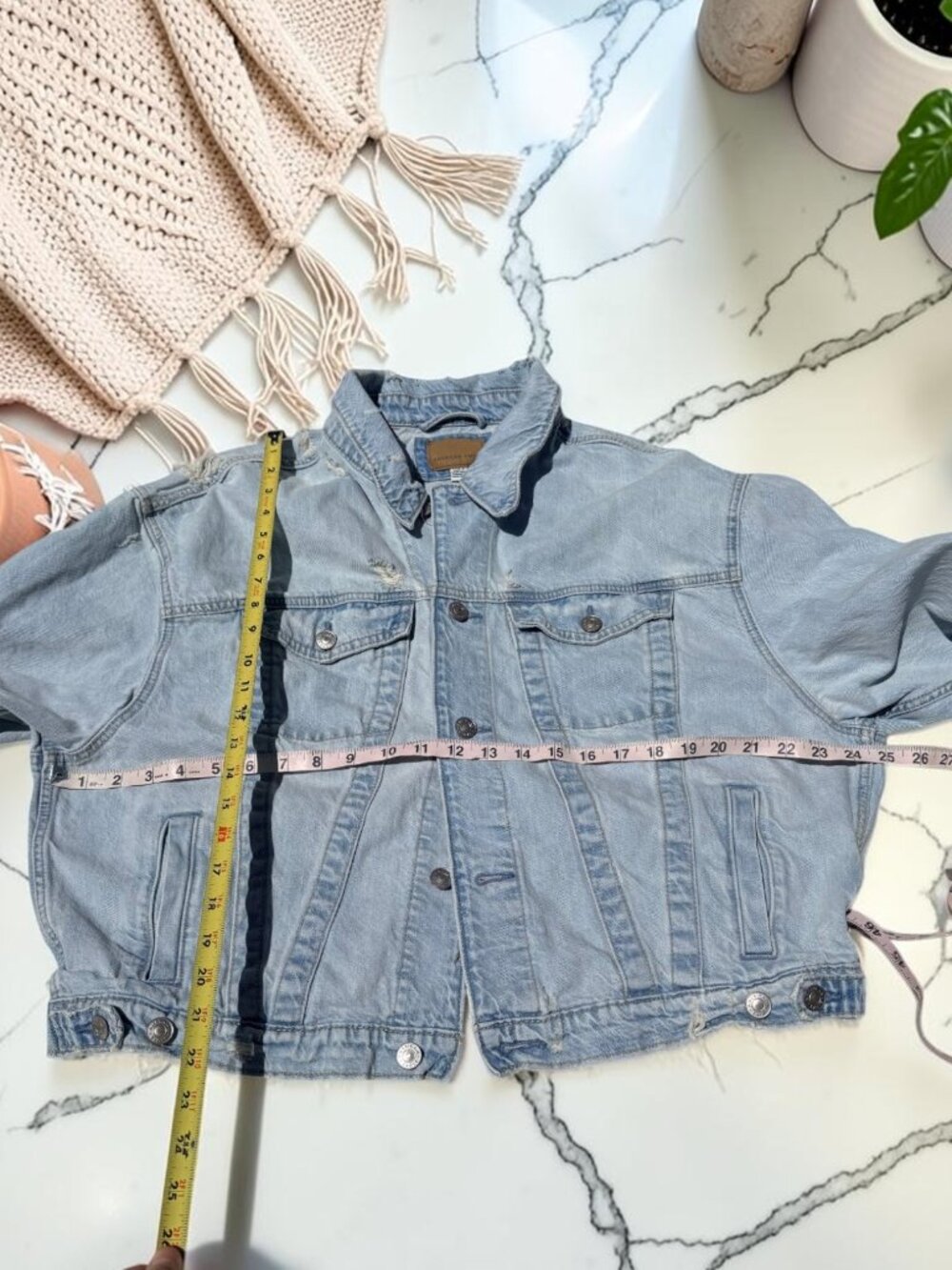 American Eagle Oversized Boyfriend Distressed Jean Jacket Women’s Size Large - Picture 6 of 7